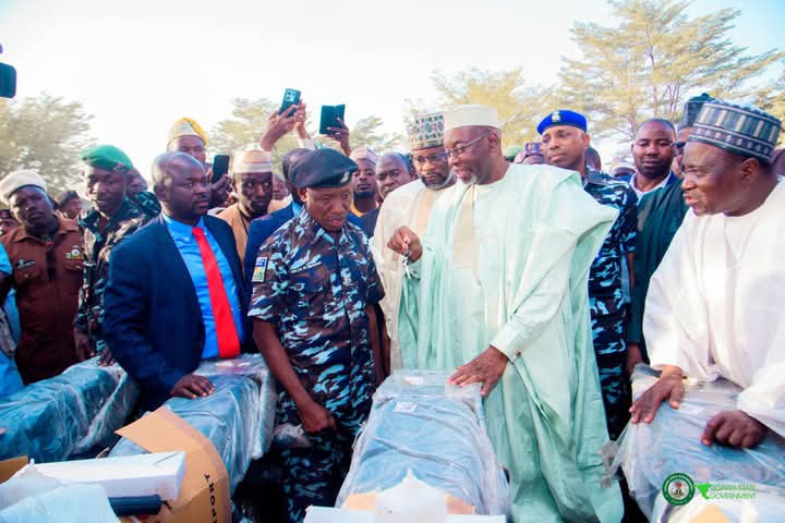 Ɗan Majalisar Tarayya Usman Ibrahim Kamfani Ya Tallafa Wa Hukumomin Tsaro Da Babura 32