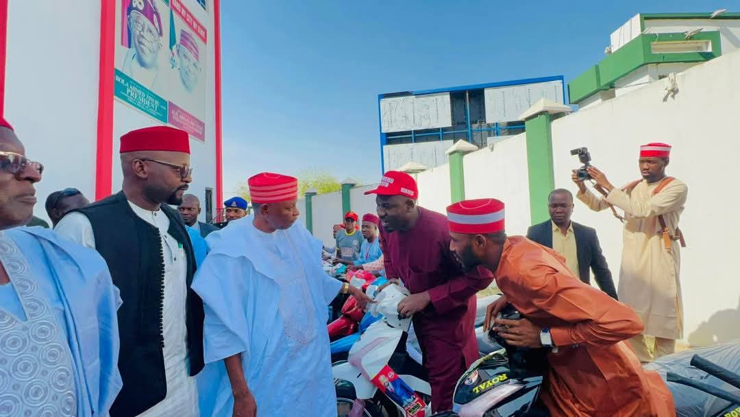 Ɗan Majalisar Tarayya Na Fagge Ya Yi Rabon Tallafi Ga Al’ummarsa Sama Da 3000