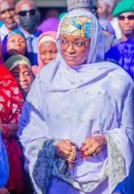 Mai Ɗakin Gwamnan Jihar Jigawa, Ta Kai Ziyara Ga Ta’aziyya Ga Iyalan Galadiman Kano