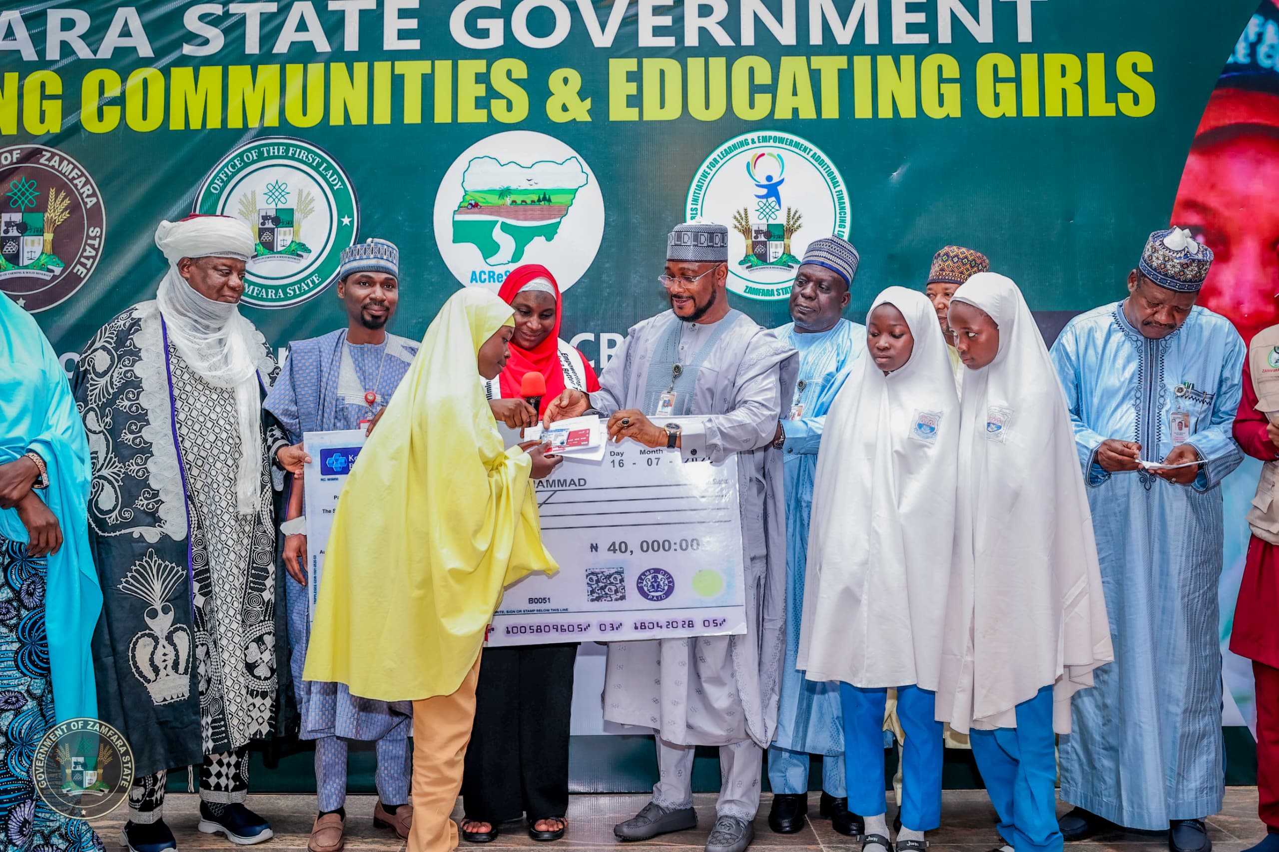 ILIMIN ’YA’YA MATA: Gwamnan Zamfara Ya Tallafa Wa Yara Mata 8,225 Na Sakandare