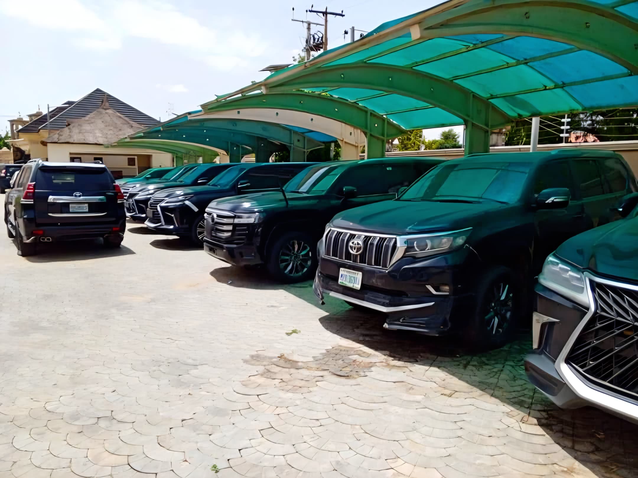 Kotu Ta Tabbatar Da Ƙwato Motoci Sama Da 40 Da Tsohon Gwamnan Zamfara Matawalle Ya Wawushe