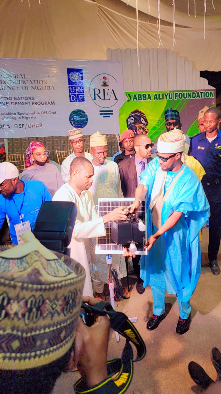 Gidauniyar Abba Aliyu Gandu Ta Raba Solar Ga Al’umma