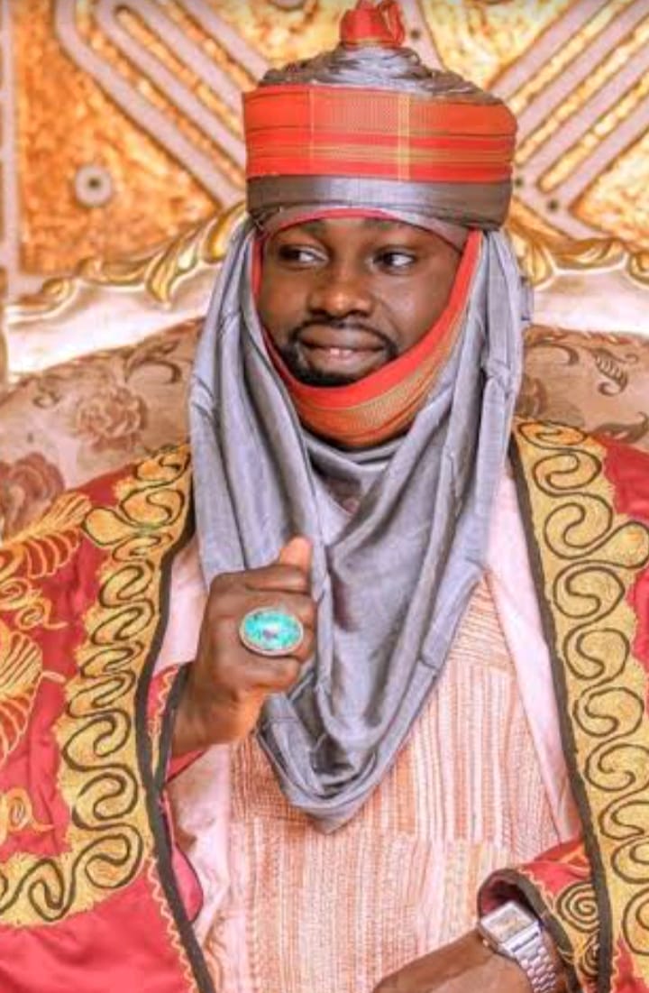 An Naɗa Alhaji Barhama Hussaini Matsayin Sarkin Zabarmawan Kano