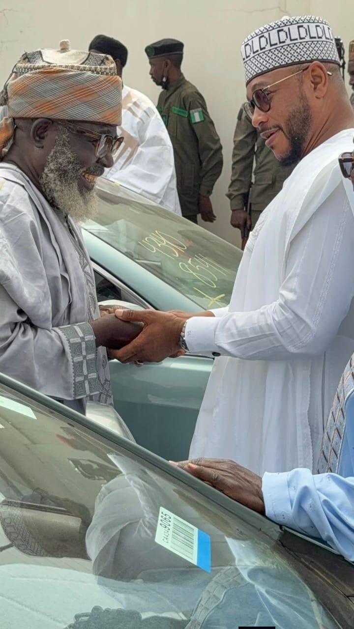 Gwamna Lawal Ya Raba Motoci Ga Limamai 40 A Zamfara