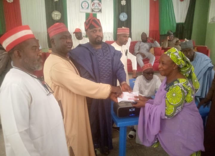 Shugaban APC Na Birnin Kano Ya Jagoranci Rabon Tallafin Abba Gida-Gida Ga Mata